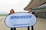 Andrea Springer und Wolfgang Grimus mit Springer Banner.