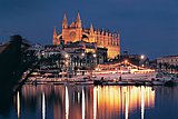 Abendansicht Hafen und Kathedrale von Palma.