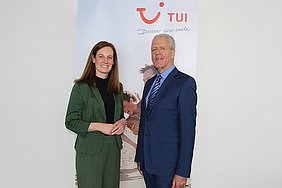 Lisa Weddig, Geschäftsführerin TUI Österreich; Mag. Gerhard Widmann, Geschäftsführer Flughafen Graz