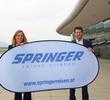 Andrea Springer und Wolfgang Girmus mit Springer Banner.